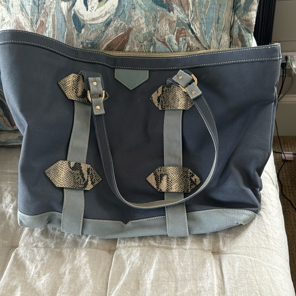 Kelly Wynne tote